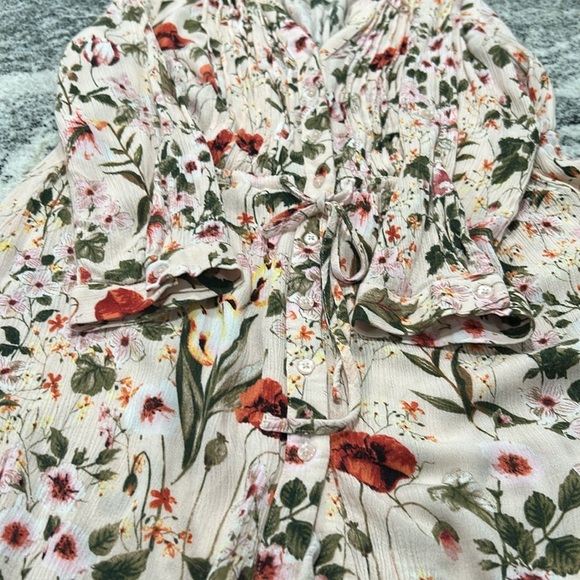 Hillary Radley, size medium floral blouse, button up with tie up, - Picture 9 of 12